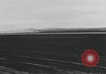 Standbild F-100 stürzt nach einer versuchten Landung California United States USA, 1956, aus Sekunde 28 historischem Filmmaterial Videoclip 65675067051