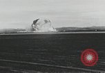 Standbild F-100 stürzt nach einer versuchten Landung California United States USA, 1956, aus Sekunde 33 historischem Filmmaterial Videoclip 65675067051