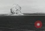 Standbild F-100 stürzt nach einer versuchten Landung California United States USA, 1956, aus Sekunde 35 historischem Filmmaterial Videoclip 65675067051
