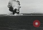 Standbild F-100 stürzt nach einer versuchten Landung California United States USA, 1956, aus Sekunde 37 historischem Filmmaterial Videoclip 65675067051