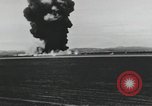 Standbild F-100 stürzt nach einer versuchten Landung California United States USA, 1956, aus Sekunde 38 historischem Filmmaterial Videoclip 65675067051