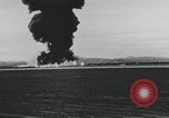 Standbild F-100 stürzt nach einer versuchten Landung California United States USA, 1956, aus Sekunde 40 historischem Filmmaterial Videoclip 65675067051
