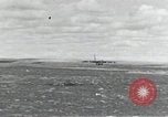 Standbild B-52 Landing Gear kollabiert während des Starts und Landungen California United States USA, 1953, aus Sekunde 10 historischem Filmmaterial Videoclip 65675067052