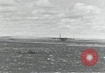 Standbild B-52 Landing Gear kollabiert während des Starts und Landungen California United States USA, 1953, aus Sekunde 12 historischem Filmmaterial Videoclip 65675067052