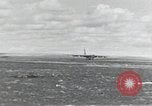 Standbild B-52 Landing Gear kollabiert während des Starts und Landungen California United States USA, 1953, aus Sekunde 13 historischem Filmmaterial Videoclip 65675067052