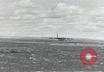 Standbild B-52 Landing Gear kollabiert während des Starts und Landungen California United States USA, 1953, aus Sekunde 14 historischem Filmmaterial Videoclip 65675067052