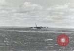 Standbild B-52 Landing Gear kollabiert während des Starts und Landungen California United States USA, 1953, aus Sekunde 16 historischem Filmmaterial Videoclip 65675067052