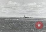 Standbild B-52 Landing Gear kollabiert während des Starts und Landungen California United States USA, 1953, aus Sekunde 18 historischem Filmmaterial Videoclip 65675067052