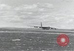 Standbild B-52 Landing Gear kollabiert während des Starts und Landungen California United States USA, 1953, aus Sekunde 21 historischem Filmmaterial Videoclip 65675067052