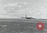 Standbild B-52 Landing Gear kollabiert während des Starts und Landungen California United States USA, 1953, aus Sekunde 22 historischem Filmmaterial Videoclip 65675067052