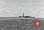 Standbild B-52 Landing Gear kollabiert während des Starts und Landungen California United States USA, 1953, aus Sekunde 25 historischem Filmmaterial Videoclip 65675067052