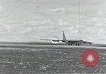 Standbild B-52 Landing Gear kollabiert während des Starts und Landungen California United States USA, 1953, aus Sekunde 26 historischem Filmmaterial Videoclip 65675067052