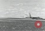 Standbild B-52 Landing Gear kollabiert während des Starts und Landungen California United States USA, 1953, aus Sekunde 27 historischem Filmmaterial Videoclip 65675067052