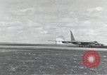 Standbild B-52 Landing Gear kollabiert während des Starts und Landungen California United States USA, 1953, aus Sekunde 28 historischem Filmmaterial Videoclip 65675067052