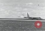Standbild B-52 Landing Gear kollabiert während des Starts und Landungen California United States USA, 1953, aus Sekunde 29 historischem Filmmaterial Videoclip 65675067052
