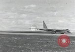 Standbild B-52 Landing Gear kollabiert während des Starts und Landungen California United States USA, 1953, aus Sekunde 30 historischem Filmmaterial Videoclip 65675067052