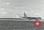Standbild B-52 Landing Gear kollabiert während des Starts und Landungen California United States USA, 1953, aus Sekunde 31 historischem Filmmaterial Videoclip 65675067052