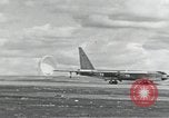 Standbild B-52 Landing Gear kollabiert während des Starts und Landungen California United States USA, 1953, aus Sekunde 35 historischem Filmmaterial Videoclip 65675067052