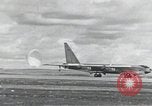 Standbild B-52 Landing Gear kollabiert während des Starts und Landungen California United States USA, 1953, aus Sekunde 36 historischem Filmmaterial Videoclip 65675067052