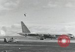 Standbild B-52 Landing Gear kollabiert während des Starts und Landungen California United States USA, 1953, aus Sekunde 39 historischem Filmmaterial Videoclip 65675067052