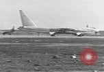 Standbild B-52 Landing Gear kollabiert während des Starts und Landungen California United States USA, 1953, aus Sekunde 44 historischem Filmmaterial Videoclip 65675067052