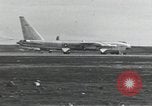 Standbild B-52 Landing Gear kollabiert während des Starts und Landungen California United States USA, 1953, aus Sekunde 46 historischem Filmmaterial Videoclip 65675067052
