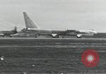 Standbild B-52 Landing Gear kollabiert während des Starts und Landungen California United States USA, 1953, aus Sekunde 48 historischem Filmmaterial Videoclip 65675067052