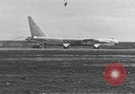 Standbild B-52 Landing Gear kollabiert während des Starts und Landungen California United States USA, 1953, aus Sekunde 50 historischem Filmmaterial Videoclip 65675067052