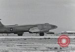 Standbild XB-51 Luftfahrzeug landet auf der Edwards Air Force Base California United States USA, 1951, aus Sekunde 45 historischem Filmmaterial Videoclip 65675067053