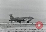 Standbild XB-51 Luftfahrzeug landet auf der Edwards Air Force Base California United States USA, 1951, aus Sekunde 47 historischem Filmmaterial Videoclip 65675067053