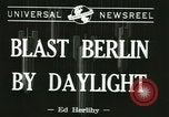 Standbild Am ersten Tag Licht Bombenangriff über Berlin Berlin Deutschland, 1944, aus Sekunde 4 historischem Filmmaterial Videoclip 65675067063
