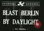 Standbild Am ersten Tag Licht Bombenangriff über Berlin Berlin Deutschland, 1944, aus Sekunde 5 historischem Filmmaterial Videoclip 65675067063