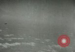 Standbild Am ersten Tag Licht Bombenangriff über Berlin Berlin Deutschland, 1944, aus Sekunde 24 historischem Filmmaterial Videoclip 65675067063