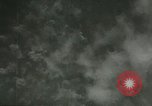 Standbild Am ersten Tag Licht Bombenangriff über Berlin Berlin Deutschland, 1944, aus Sekunde 30 historischem Filmmaterial Videoclip 65675067063