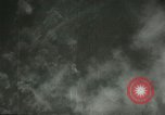 Standbild Am ersten Tag Licht Bombenangriff über Berlin Berlin Deutschland, 1944, aus Sekunde 31 historischem Filmmaterial Videoclip 65675067063
