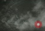 Standbild Am ersten Tag Licht Bombenangriff über Berlin Berlin Deutschland, 1944, aus Sekunde 32 historischem Filmmaterial Videoclip 65675067063