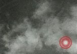 Standbild Am ersten Tag Licht Bombenangriff über Berlin Berlin Deutschland, 1944, aus Sekunde 34 historischem Filmmaterial Videoclip 65675067063