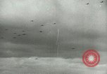 Standbild Am ersten Tag Licht Bombenangriff über Berlin Berlin Deutschland, 1944, aus Sekunde 50 historischem Filmmaterial Videoclip 65675067063