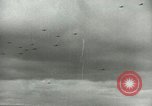 Standbild Am ersten Tag Licht Bombenangriff über Berlin Berlin Deutschland, 1944, aus Sekunde 51 historischem Filmmaterial Videoclip 65675067063