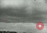 Standbild Am ersten Tag Licht Bombenangriff über Berlin Berlin Deutschland, 1944, aus Sekunde 54 historischem Filmmaterial Videoclip 65675067063