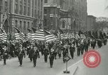 Standbild eine Parade Milwaukee Wisconsin USA, 1944, aus Sekunde 7 historischem Filmmaterial Videoclip 65675067072