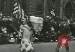 Standbild eine Parade Milwaukee Wisconsin USA, 1944, aus Sekunde 14 historischem Filmmaterial Videoclip 65675067072