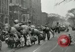 Standbild eine Parade Milwaukee Wisconsin USA, 1944, aus Sekunde 17 historischem Filmmaterial Videoclip 65675067072