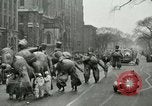Standbild eine Parade Milwaukee Wisconsin USA, 1944, aus Sekunde 18 historischem Filmmaterial Videoclip 65675067072