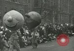 Standbild eine Parade Milwaukee Wisconsin USA, 1944, aus Sekunde 31 historischem Filmmaterial Videoclip 65675067072