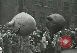Standbild eine Parade Milwaukee Wisconsin USA, 1944, aus Sekunde 32 historischem Filmmaterial Videoclip 65675067072