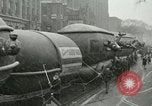 Standbild eine Parade Milwaukee Wisconsin USA, 1944, aus Sekunde 37 historischem Filmmaterial Videoclip 65675067072