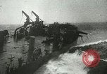 Standbild USS LST-349 Gründer auf Felsen aus Ponza Italien im Sturm Italien, 1944, aus Sekunde 6 historischem Filmmaterial Videoclip 65675067074