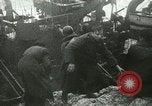 Standbild USS LST-349 Gründer auf Felsen aus Ponza Italien im Sturm Italien, 1944, aus Sekunde 20 historischem Filmmaterial Videoclip 65675067074