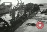 Standbild USS LST-349 Gründer auf Felsen aus Ponza Italien im Sturm Italien, 1944, aus Sekunde 22 historischem Filmmaterial Videoclip 65675067074